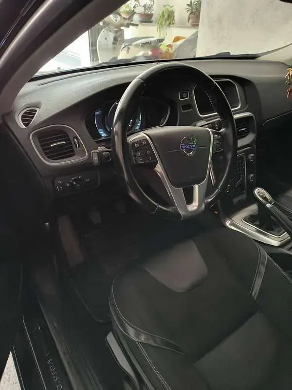 Usata Volvo V40 Summum 114 CV (83 kW) 2012 Nero Utilitaria