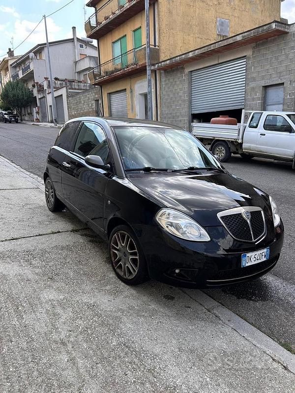 Usata Lancia Ypsilon 69 CV (50 kW) 2007 Nero Utilitaria