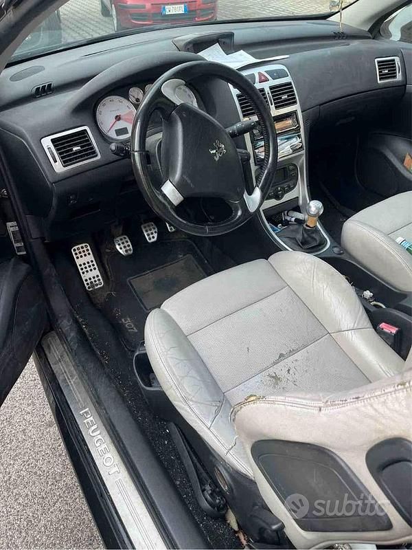 Usata Peugeot 307 CC 109 CV (80 kW) 2005 Nero Cabrio
