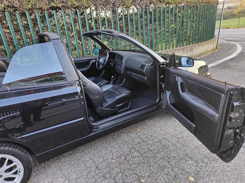 Usata VW Golf Cabriolet Trendline 100 CV (73 kW) 1999 Nero Cabrio