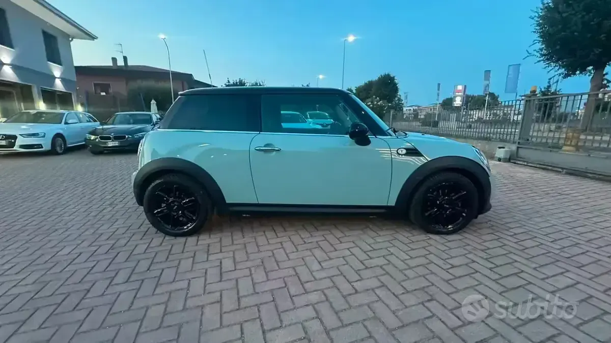 Usata Mini Cooper D 111 CV (81 kW) 2012 Bluazzurro Utilitaria