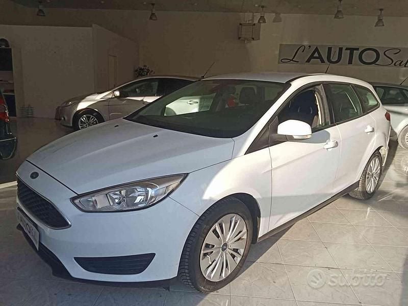 Usata Ford Focus 120 CV (88 kW) 2015 Bianco Station wagon