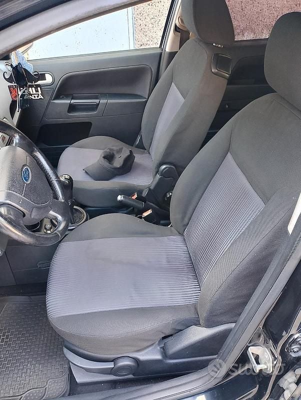 Usata Ford Fusion 68 CV (50 kW) 2006 Nero Utilitaria