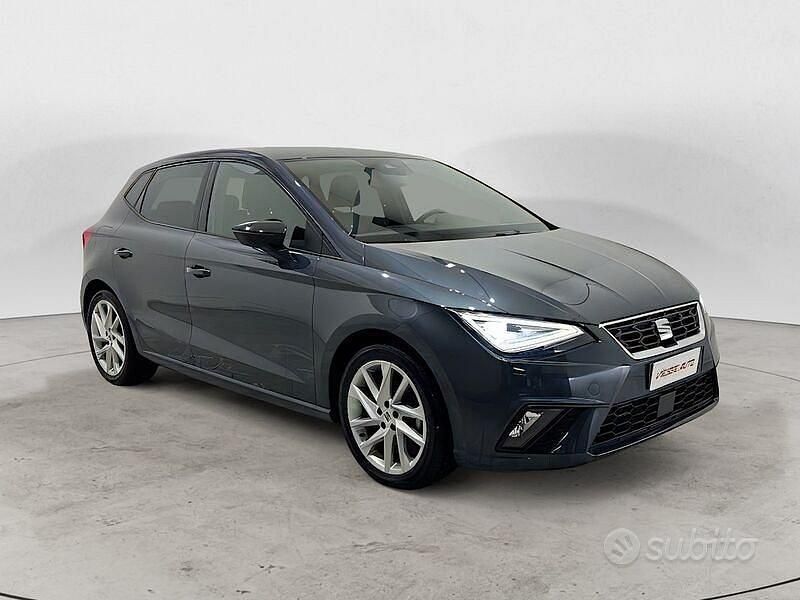 Usata Seat Ibiza FR 110 CV (80 kW) 2022 Grigio metallizzato Utilitaria