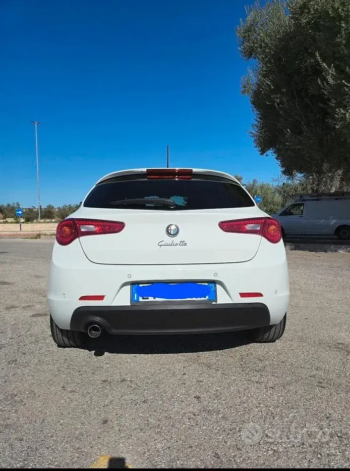 Usata Alfa Romeo Giulietta Distinctive 109 CV (80 kW) 2014 Bianco Utilitaria