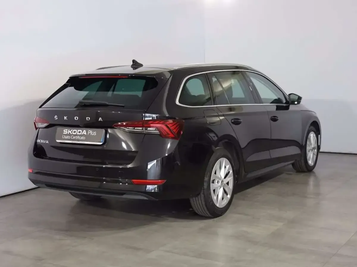 Usata Skoda Octavia Style 116 CV (85 kW) 2023 Nero tulipano perlato Station wagon
