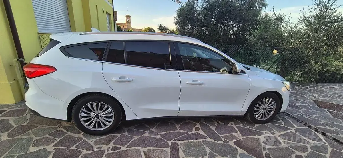 Usata Ford Focus Titanium 120 CV (88 kW) 2019 Bianco Station wagon