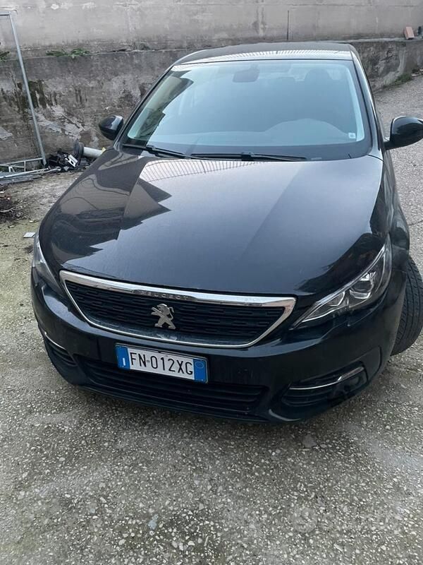 Usata Peugeot 308 131 CV (96 kW) 2018 Utilitaria