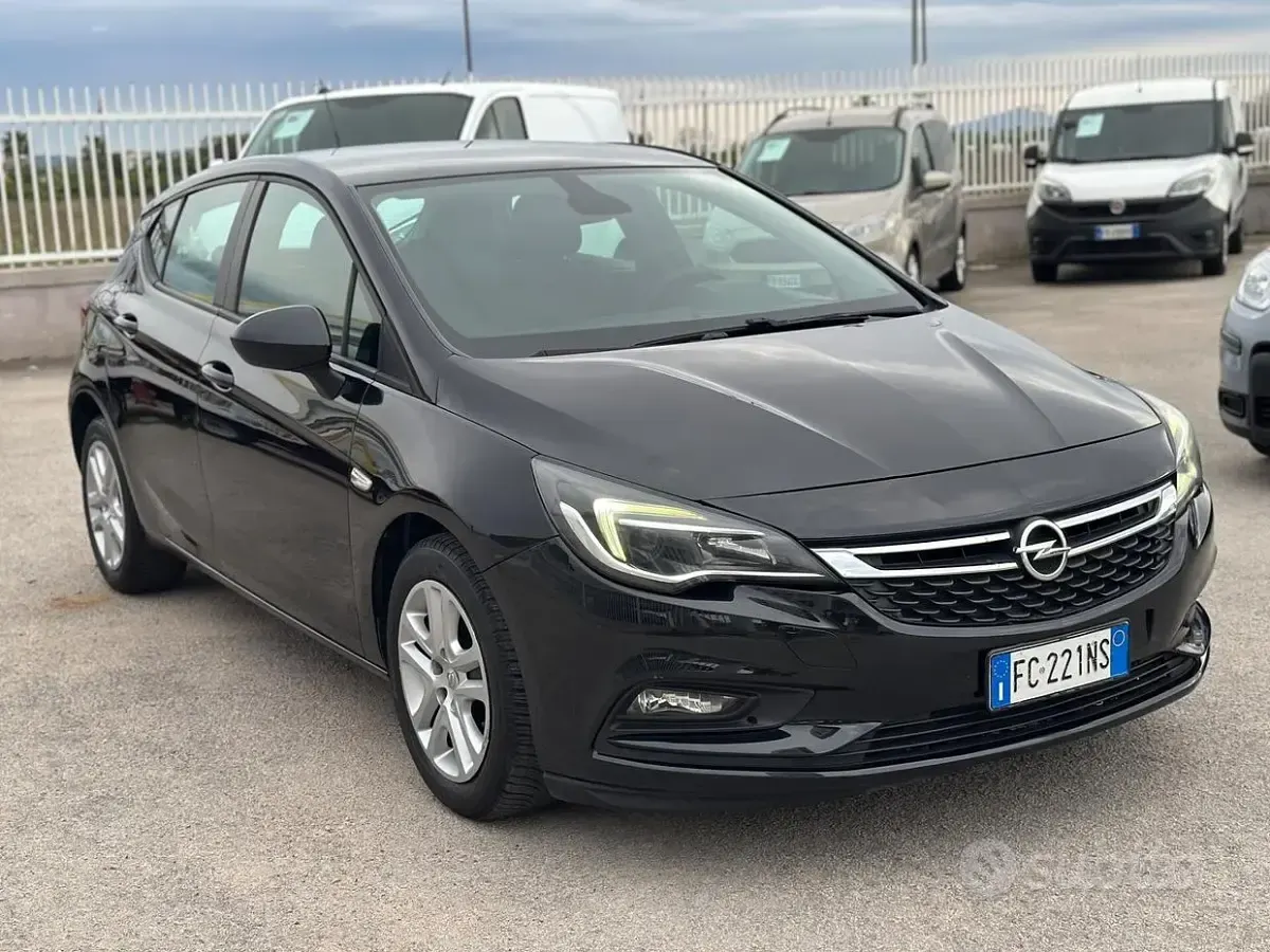Usata Opel Astra 110 CV (80 kW) 2016 Nero Berlina