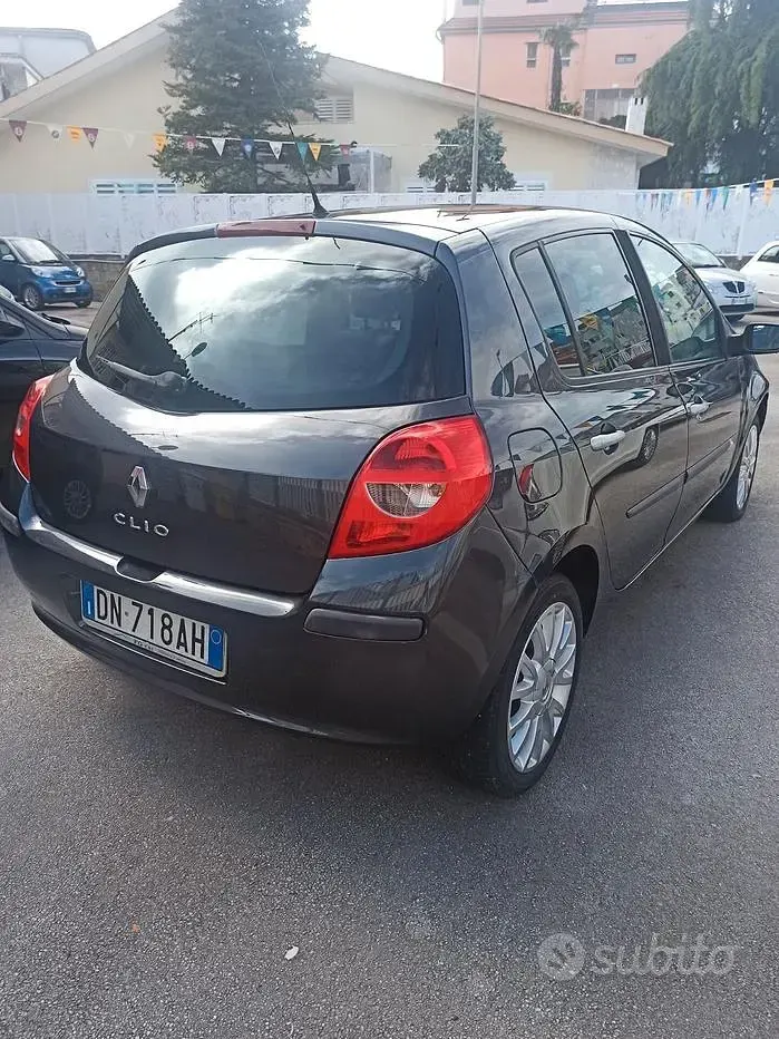 Usata Renault Clio II Dynamique 75 CV (55 kW) 2008 Grigio Berlina