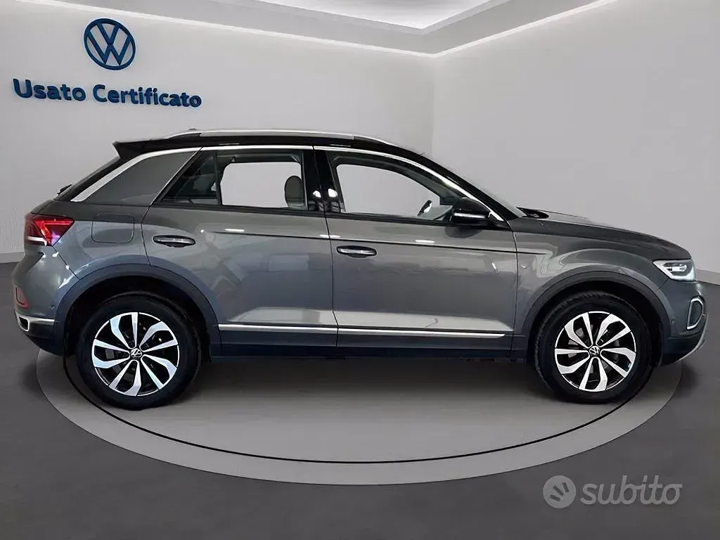 Usata VW T-Roc Style 110 CV (80 kW) 2023 Grigio indyum/tetto nero SUV
