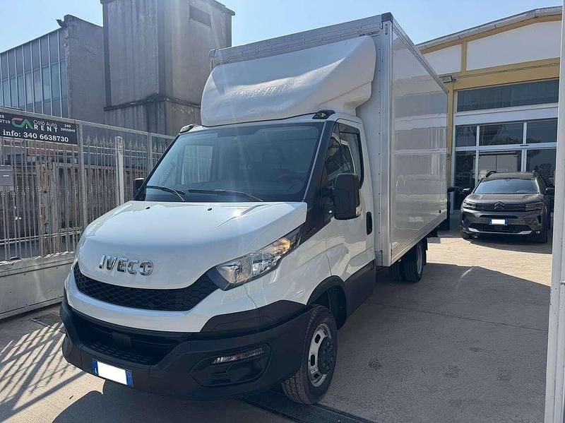 Usata Iveco Daily 136 CV (100 kW) 2021 Bianco Furgone
