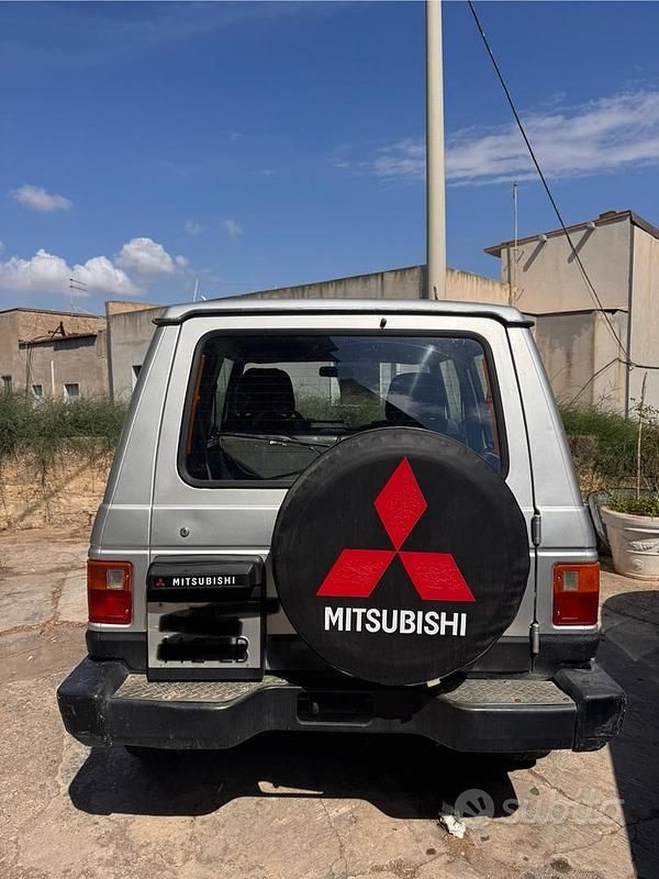 Usata Mitsubishi Pajero 84 CV (61 kW) 1989 Grigio SUV