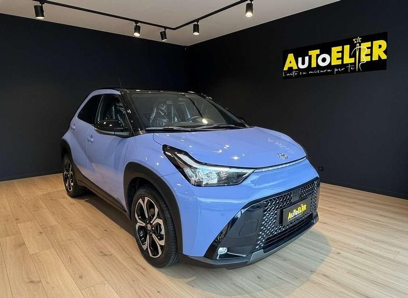 Nuova Toyota Aygo X 117 CV (86 kW) 2026 Lavander & black SUV