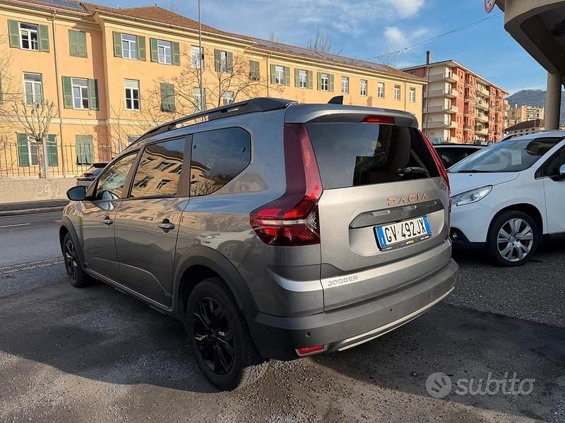 Usata Dacia Jogger Extreme 101 CV (74 kW) 2024 Grigio Monovolume