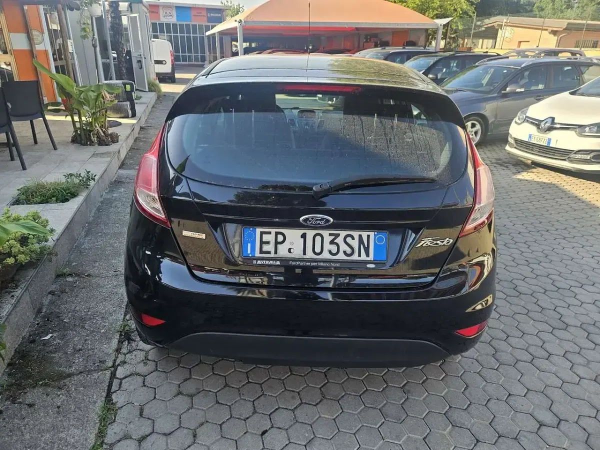 Usado Ford Fiesta Business Edition 80 HP (58 kW) 2013 Preto Sedan