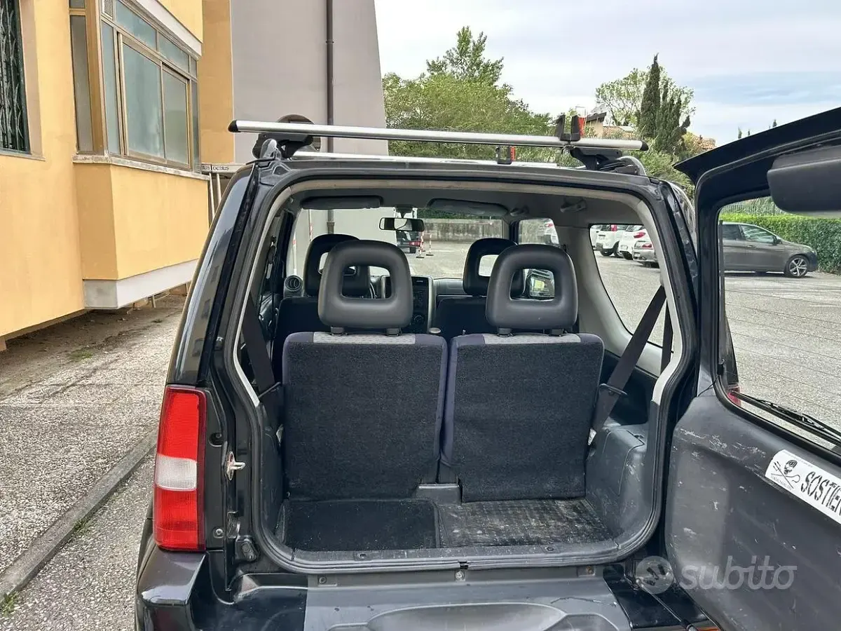 Usata Suzuki Jimny 65 CV (47 kW) 2005 Nero SUV