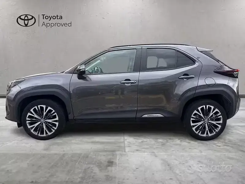 Usata Toyota Yaris Cross Lounge 116 CV (85 kW) 2022 Grigio SUV
