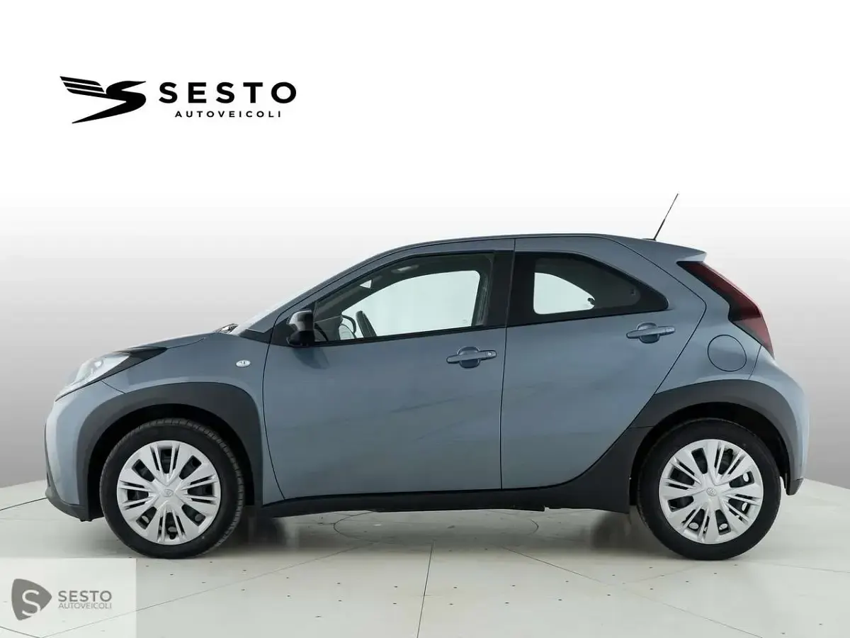 Usata Toyota Aygo X Active 72 CV (52 kW) 2024 Grigio SUV
