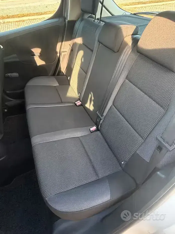 Usata Peugeot 207 73 CV (53 kW) 2013 Grigio Berlina