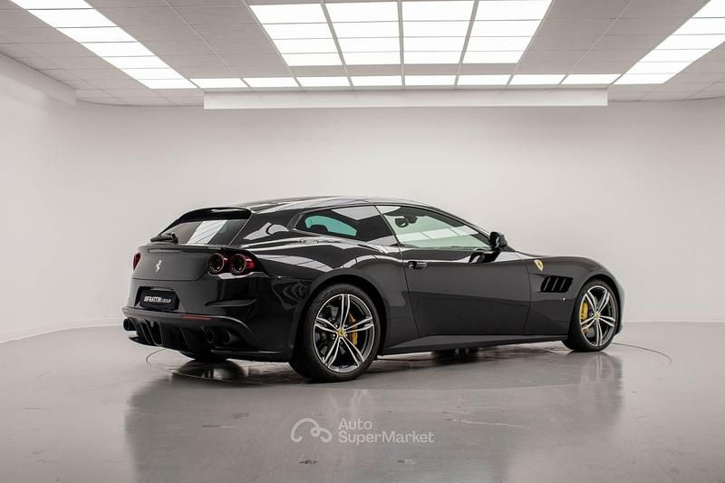Usata Ferrari GTC4Lusso 689 CV (506 kW) 2017 Nero Station wagon