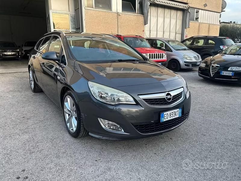 Usata Opel Astra Cosmo 110 CV (80 kW) 2011 Grigio Station wagon