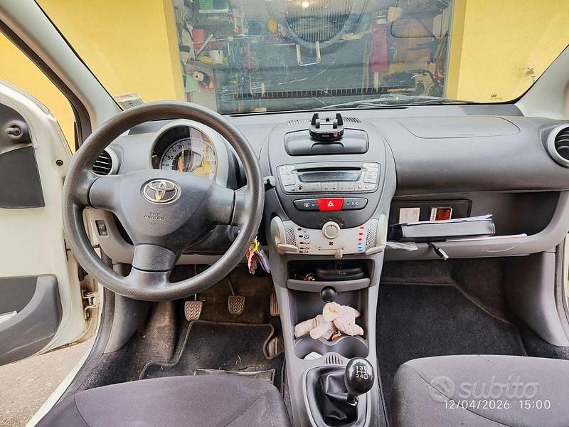 Usata Toyota Aygo Connect Style 68 CV (50 kW) 2011 Bianco Utilitaria