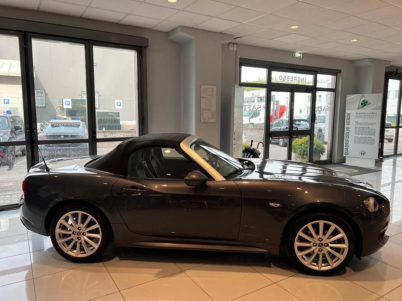 Usata Fiat 124 Spider 140 CV (102 kW) 2018 Grigio Cabrio