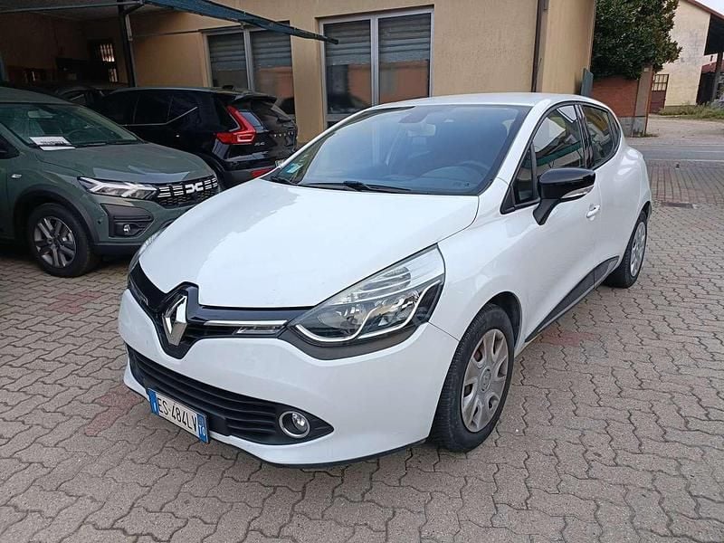 Bianco Usata 2013 Renault Clio IV Tre volumi | 2990 € (Super prezzo) - Immagine 1/4