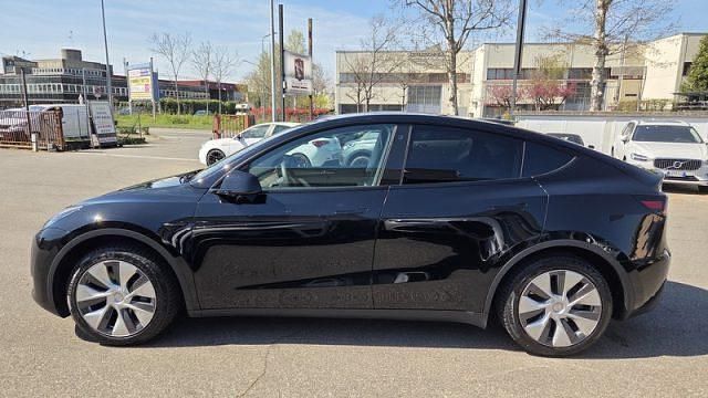 Usata Tesla Model Y RWD 250 kW (340 CV) 2024 Nero SUV
