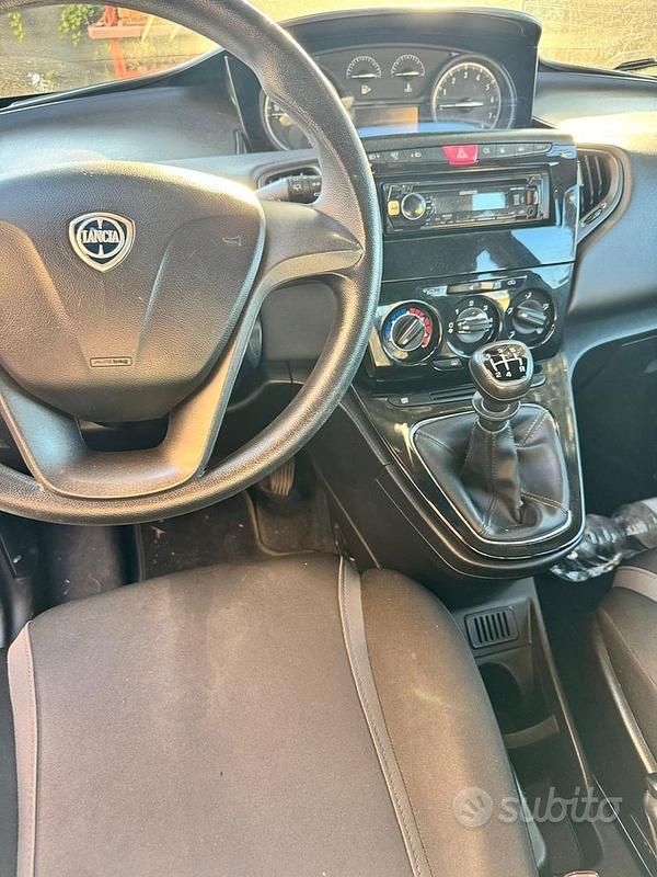 Usata Lancia Ypsilon 54 CV (39 kW) 2016 Blu Utilitaria