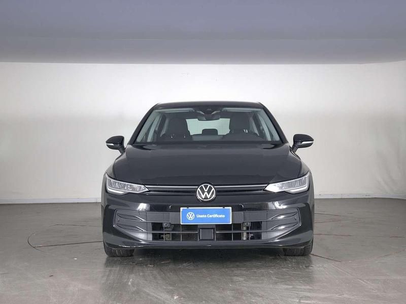 Usata VW Golf VIII Life 116 CV (85 kW) 2025 Grenadill black metallizzato Berlina