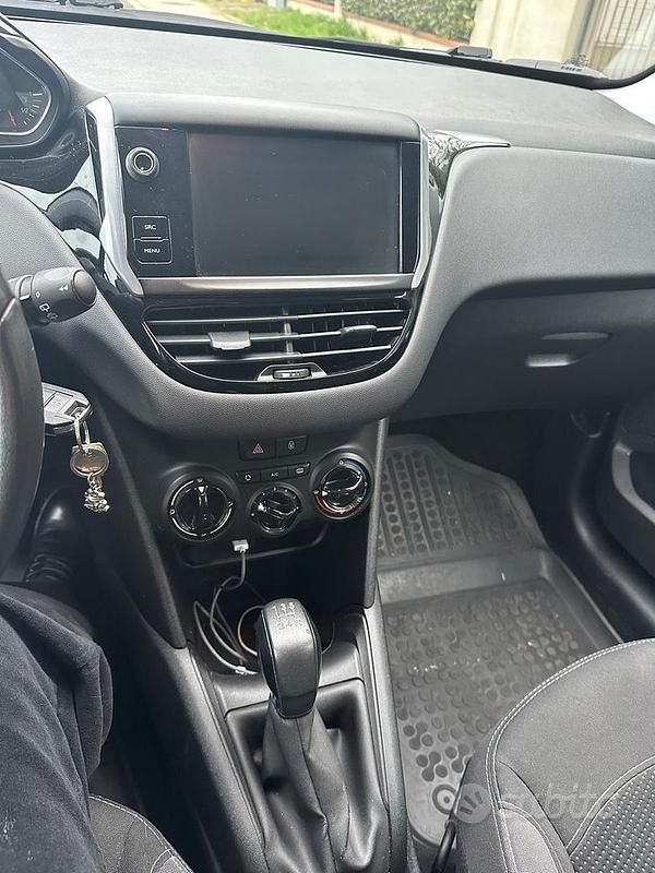 Usata Peugeot 208 Active 95 CV (69 kW) 2015 Grigio Utilitaria