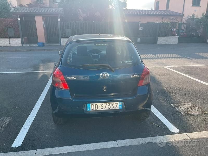 Usata Toyota Yaris 87 CV (63 kW) 2006 Blu Berlina