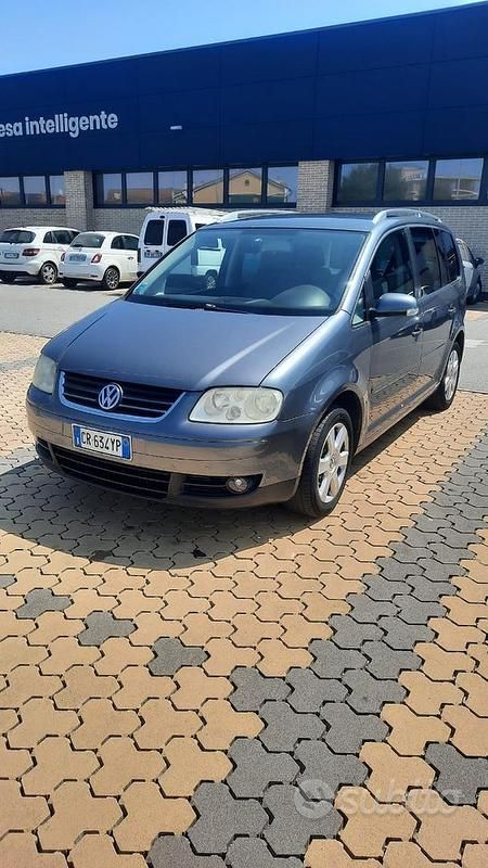 Grigio Usata 2005 VW Touran Monovolume | 2500 € (Cara) - Immagine 1/4