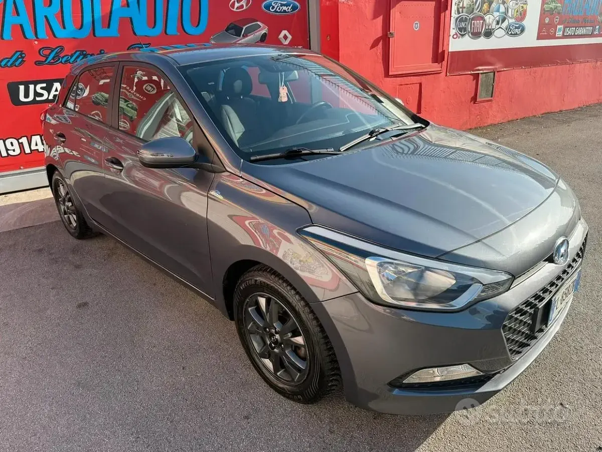 Usata Hyundai i20 73 CV (53 kW) 2017 Grigio Berlina
