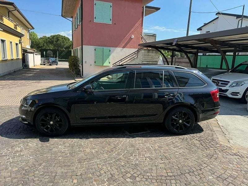 Usata Skoda Octavia Executive 116 CV (85 kW) 2018 Nero Station wagon