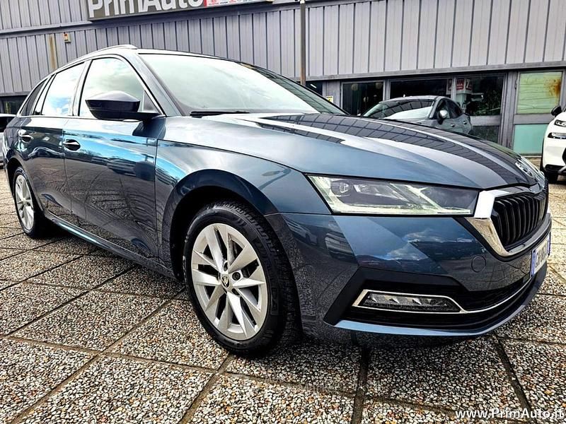 Usado Skoda Octavia G-TEC Style 131 CV (96 kW) 2021 Gris Familiar