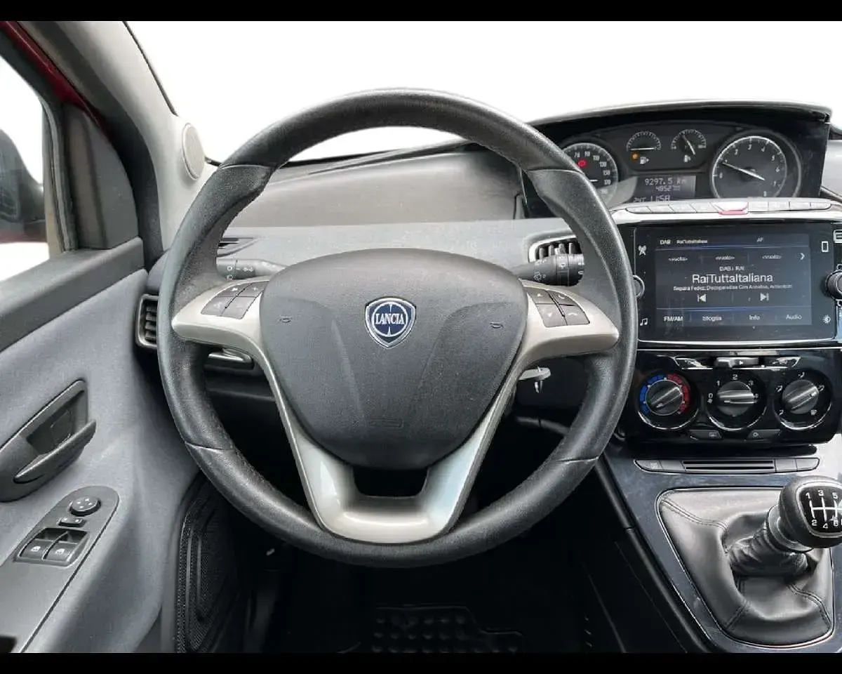 Usata Lancia Ypsilon Silver 71 CV (52 kW) 2022 Rosso Utilitaria
