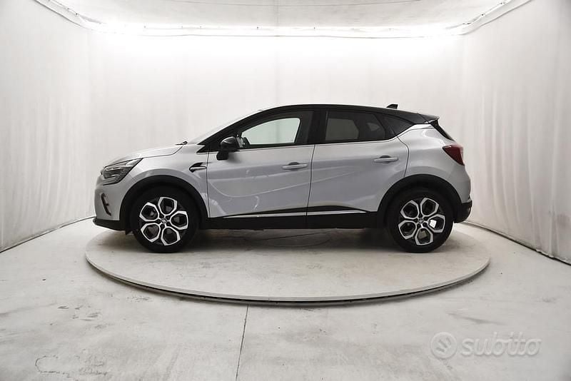 Usata Renault Captur Techno 143 CV (105 kW) 2023 Grigio SUV