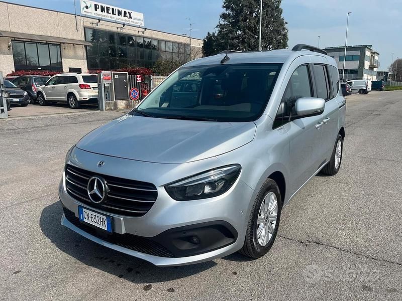 Usata Mercedes 180 116 CV (85 kW) 2023 Grigio Berlina