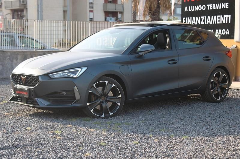 Grigio Nuova 2025 Cupra Leon VZ Tre volumi | 41.000 € (Buon prezzo) - Immagine 1/4