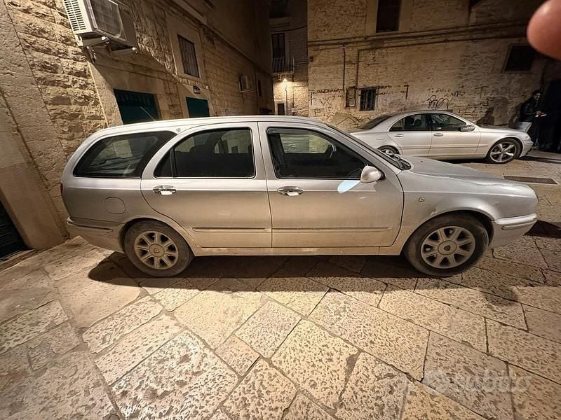 Usata Lancia Lybra 115 CV (84 kW) 2001 Grigio Station wagon