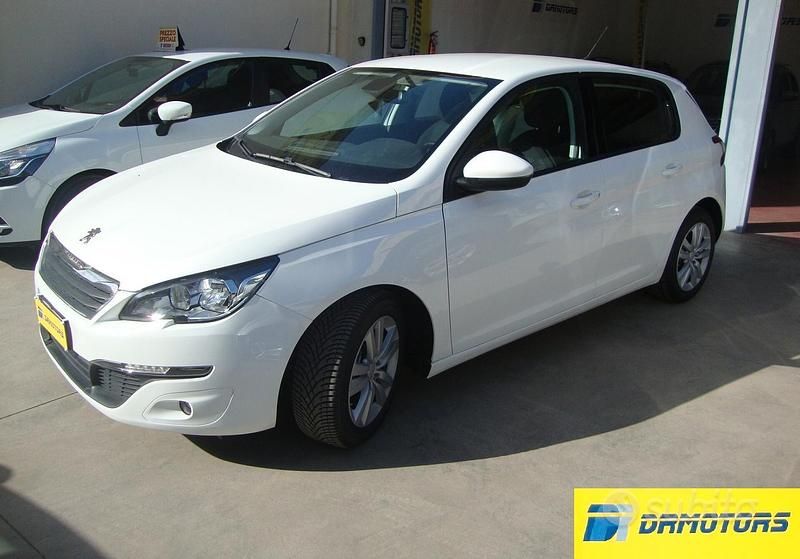 Bianco Usata 2017 Peugeot 308 Tre volumi | 9300 € (Buon prezzo) - Immagine 1/4