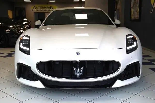 Usata Maserati Granturismo 550 CV (404 kW) 2025 Bianco Coupé