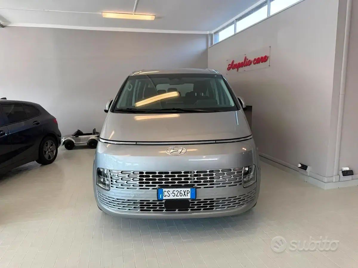 Usata Hyundai Staria 177 CV (130 kW) 2024 Argento Monovolume