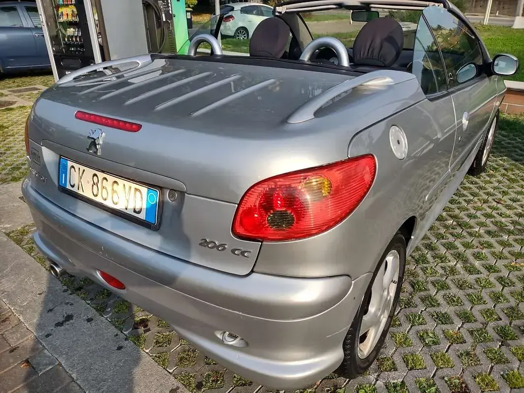 Usata Peugeot 206 CC Quiksilver 109 CV (80 kW) 2004 Cabrio