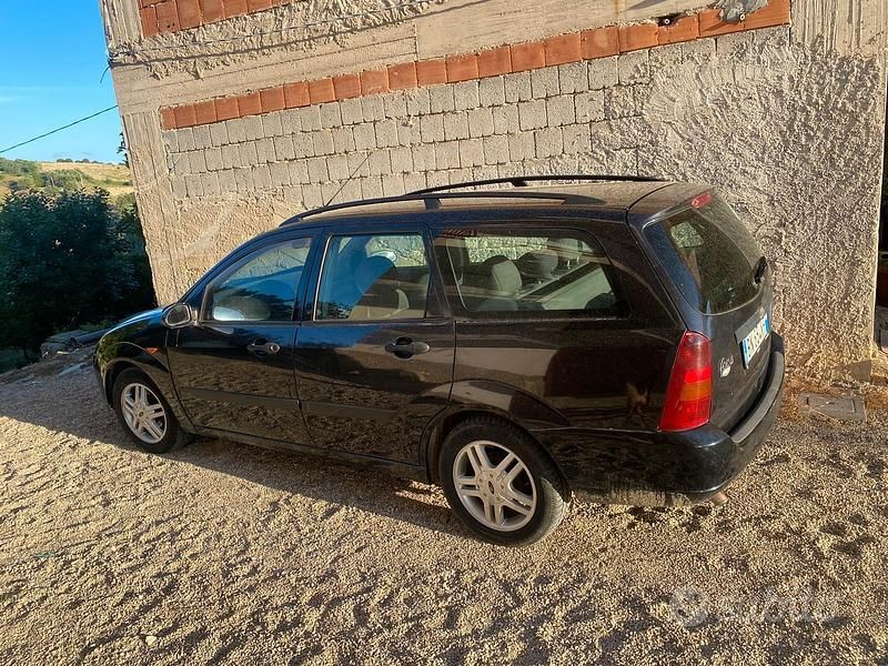 Usata Ford Focus 100 CV (73 kW) 2000 Nero Station wagon
