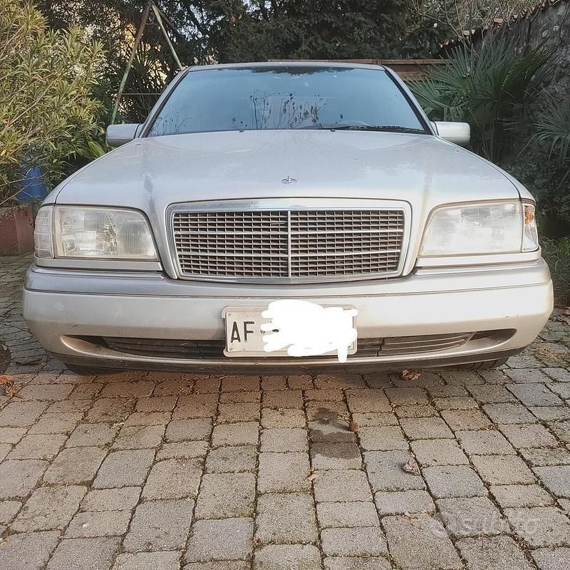Usata Mercedes C200 136 CV (100 kW) 1995 Grigio Berlina