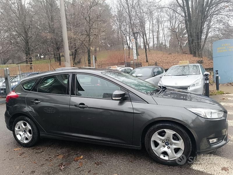 Usata Ford Focus 101 CV (74 kW) 2018 Grigio Berlina